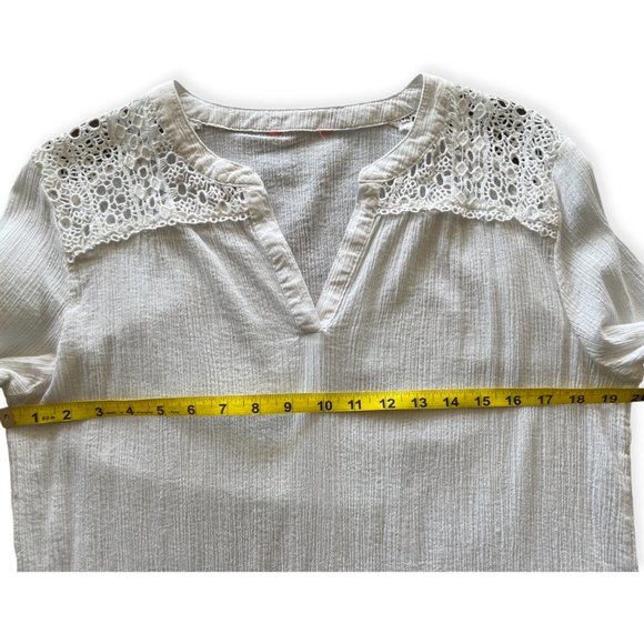 🌸4/$30🌸 Longsleeve Tunic with Eyelet Detailing - Picture 6 of 8